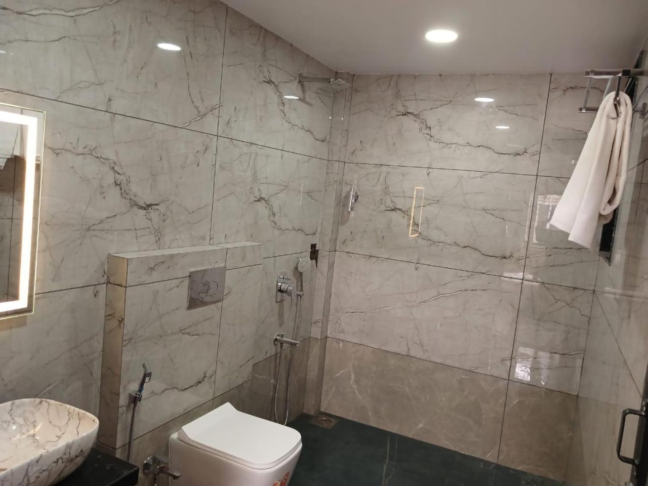 Lavish Villa - 3 Bhk Pool With Lawn Lonavala Exterior foto